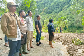 Masyarakat diarahkan pilih jalur alternatif setelah terjadi longsor Sinjai-Malino