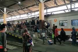 Sebanyak 21.310 penumpang KA berangkat dari Daop VI pada 7 Mei