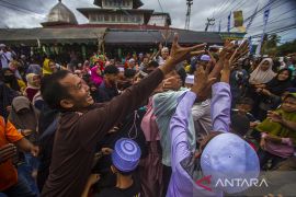 Tradisi Batumbang Apam Di Kalsel