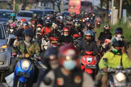 Round Up: Lalu lintas ramai jelang libur Lebaran berakhir