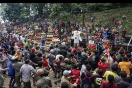 Tradisi Syawalan Gunung Megono kembali digelar