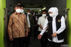 Menko PMK menjenguk korban seluncuran ambrol