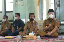 Bupati HSS kunjungi langgar Darussyifa