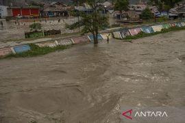 Banjir Luapan Air Sungai di Palu Page 1 Small