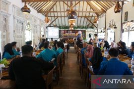 Generasi kini dan mendatang diharapkan peduli budaya Banua dan kearifan lokal