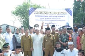 Bupati Sambas letakkan batu pertama Masjid Al-Shanty di Desa Dungun Perapakan