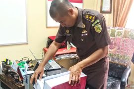 Kejari Padang teliti berkas kasus korupsi KONI Padang