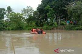 Basarnas Kendari lanjutkan pencarian lansia diterkam buaya di Kolaka Timur