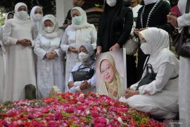 Pemakaman Lily Wahid