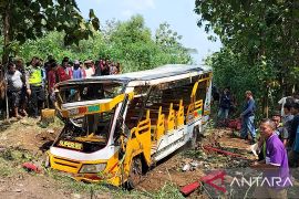 Isuzu boks modifikasi terguling di Boyolali, dua penumpang tewas