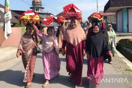 Pasaman Barat jaga tradisi "manjalang" Buya Lubuk Landur usai puasa enam