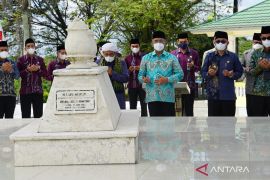 Ziarah makam pahlawan bentuk penghargaan untuk para leluluhur