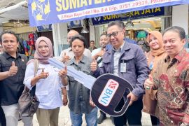 Andre Rosiade inisiator salurkan CSR Ambulance dari BNI ke pedagang Pasar Raya