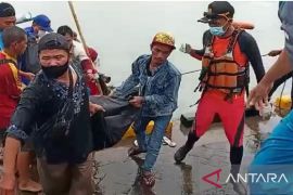 Tim SAR gabungan Sukabumi berhasil temukan jasad nelayan tenggelam