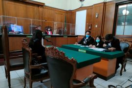 Seorang direktur disidang gara-gara percakapan pribadi "Whatsapp"