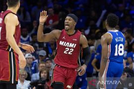 Jimmy Butler pimpin Heat lewati Sixers ke final Wilayah Timur