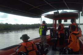 Kapal mengangkut 1 ton besi tua hilang kontak di perairan Meranti