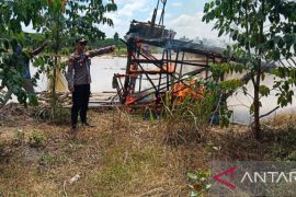 Polisi bakar empat alat penambangan emas ilegal