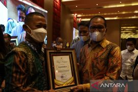 Pelindo Regional 4 serahkan santunan KK ke peserta Program Paraikatte