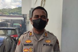 Polisi mengejar pembunuh mantan istri di RM Jam Gadang Sentani