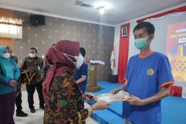 108 narapidana beragama Budha di Kepri terima remisi