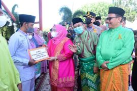 Desa Pangkalan Batang juara Lampu Colok