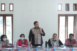 Diserahkan secara simbolis, pembayaran Siltap Kades dan perangkat kini lewat rekening
