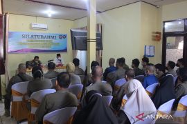 Bupati ajak Satpol PP HSS tingkatkan kinerja, ciptakan suasana aman dan tertib