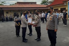 Kapolres Sibolga beri penghargaan pos pam terbaik