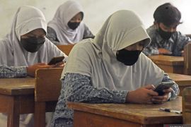 Sejumlah negara Eropa larang penggunaan ponsel di sekolah