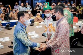 Bupati Tapin promosikan wisata alam dan kearifan lokal Dayak Meratus ke Sandiaga Uno