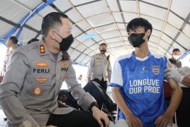 Polres Malang beri vaksin booster Aremania jelang laga uji coba