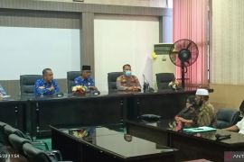 Terima pengunjuk rasa Hatapang Sekdakab : Kalau ada masalah silahkan tempuh jalur hukum