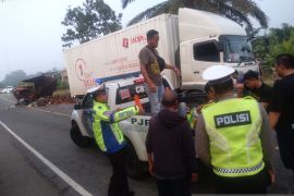 Tabrakan di  jalintim tewaskan sopir truk pengangkut sawit