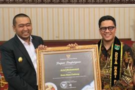 "Influencer" Arief Muhammad didaulat jadi Duta  Nasi Padang