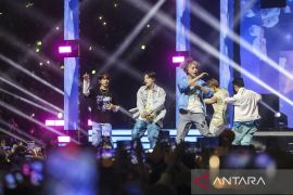 NCT tampil enerjik obati kerinduan NCTzen Indonesia