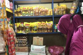 Pedagang minyak goreng belum turunkan harga