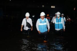 PLN matikan sementara listrik di area terdampak banjir rob Semarang