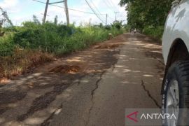 Warga Nagara Kalsel harapkan penanganan jalan - jembatan Andi Tajang