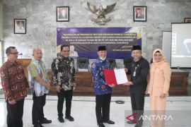 Sekda OKU terima SK kenaikan pangkat luar biasa dari Presiden