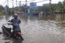 Tanggul laut jebol di Tanjung Emas Semarang capai 20 meter