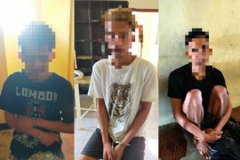 Kawanan pembobol konter "handphone" di Lombok Tengah, tiga ditangkap dan satu buron