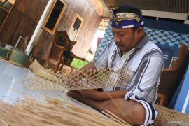 Kerajinan songkok bambu