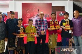 Wabup Bangli serahkan hadiah Lomba Ogoh-Ogoh tingkat pelajar