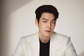 Akhirnya Kim Woo-bin kembali ke layar lebar setelah enam tahun hiatus