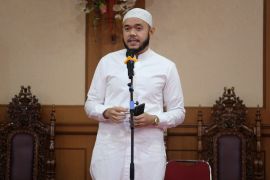 Gebu Minang salurkan bantuan gerobak pada pelaku UMKM saat Munas VII