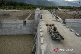 Pengoperasian Saluran Pengendali Banjir di Sigi Page 1 Small