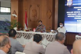 Pemkab-Polres Sleman menyosialisasikan PMK ternak kepada Bhabinkamtibmas