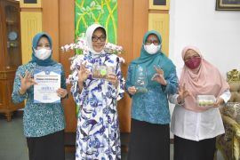 PKK Pontianak juara I lomba olah ikan jadi camilan