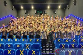Nonton bareng Bhabinkamtibmas dan Babinsa pupuk soliditas TNI-Polri di Banjarmasin